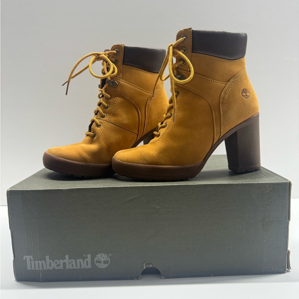 Women’s Timberland Chunky Heel Lace-Up Boots - Wheat - Size 7